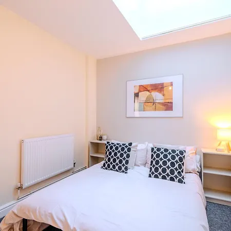 351a Fishponds Road Apartment *