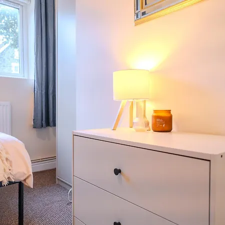 Apartment 351a Fishponds Road *