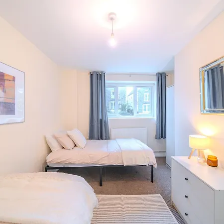 351a Fishponds Road Apartment