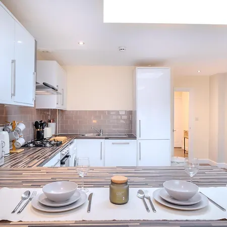 351a Fishponds Road Apartment *