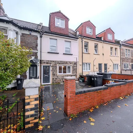 Daire 351a Fishponds Road *