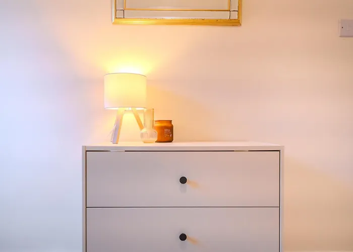 Апартаменти 351a Fishponds Road *